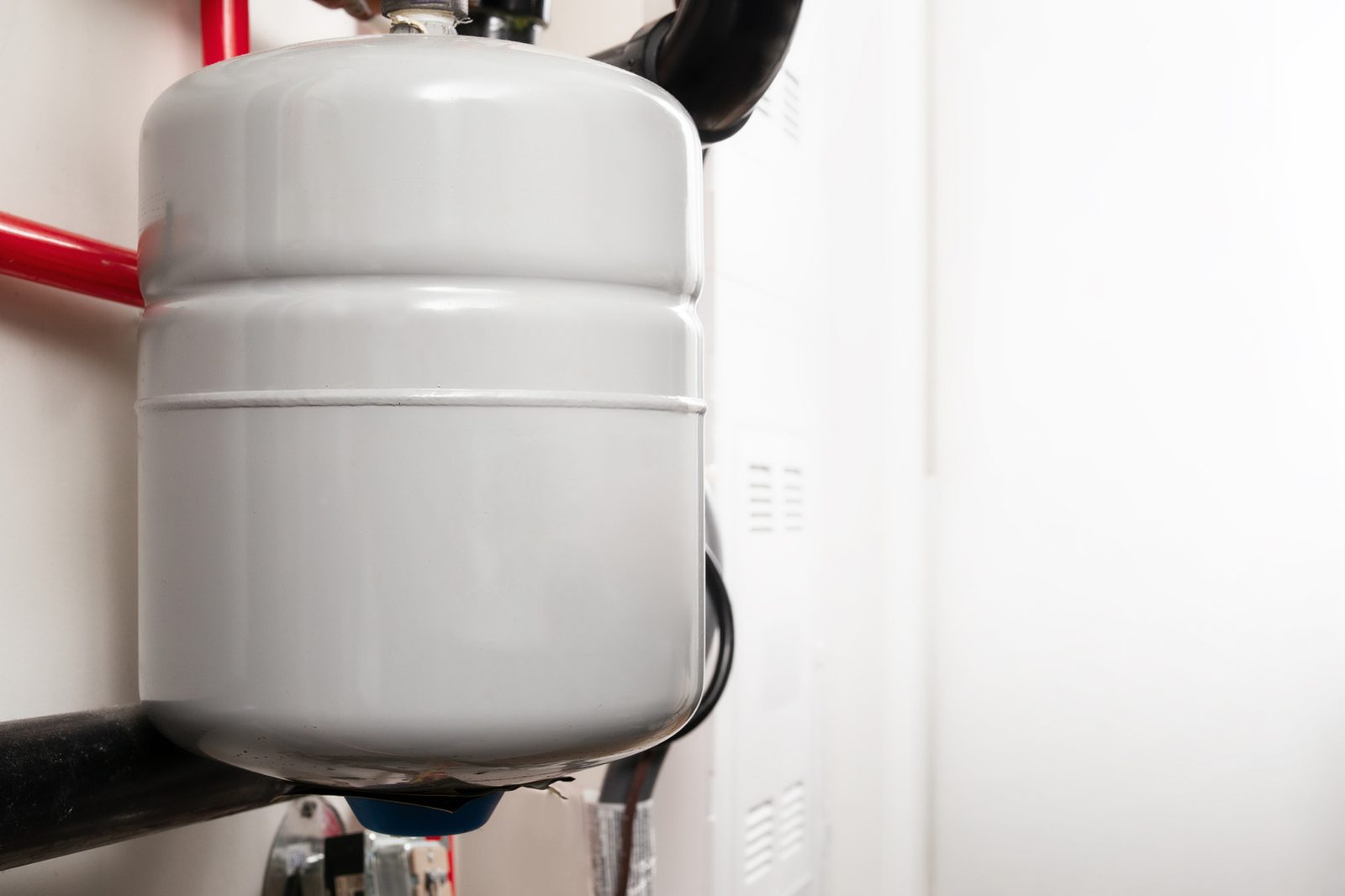 Expansion tank mounted on a home hot water system